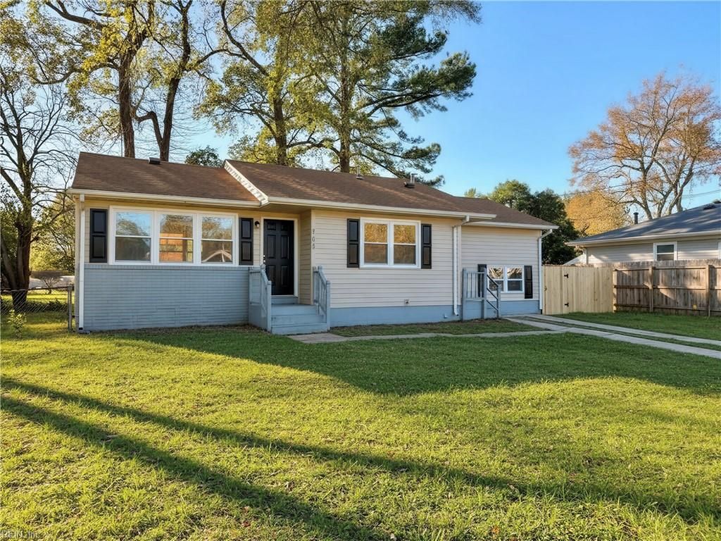 749 Holladay LN, Virginia Beach, VA 23455