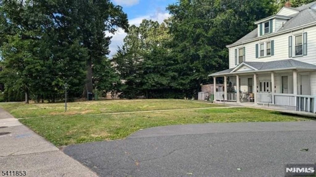 20 N Farview Ave, Paramus Boro, NJ 07652 — photo 2