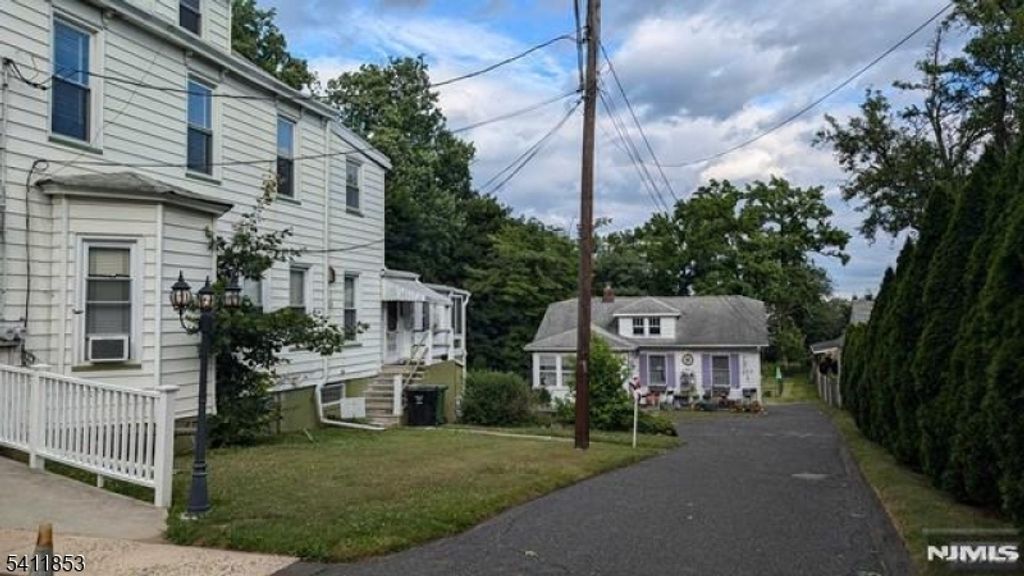 20 N Farview Ave, Paramus Boro, NJ 07652 — photo 3