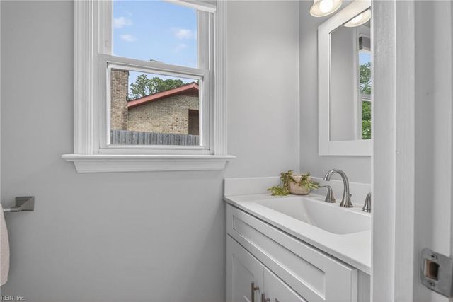 2205 Newbern LN, Virginia Beach, VA 23451