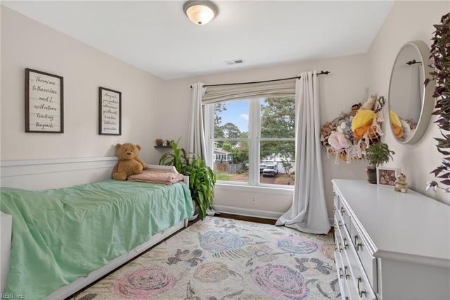 2205 Newbern LN, Virginia Beach, VA 23451