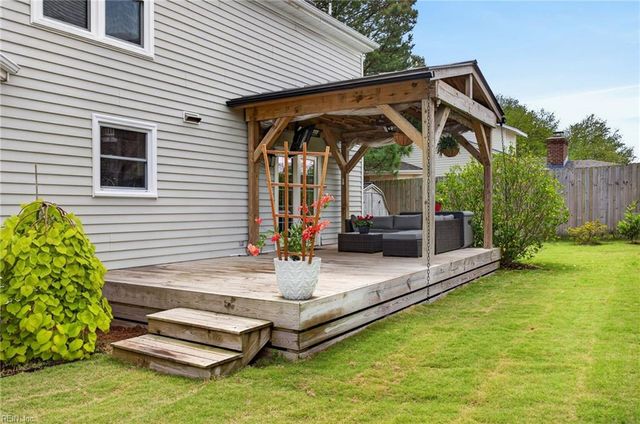2205 Newbern LN, Virginia Beach, VA 23451