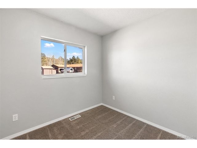 1220 Sundance St, Woodland Park, CO 80863