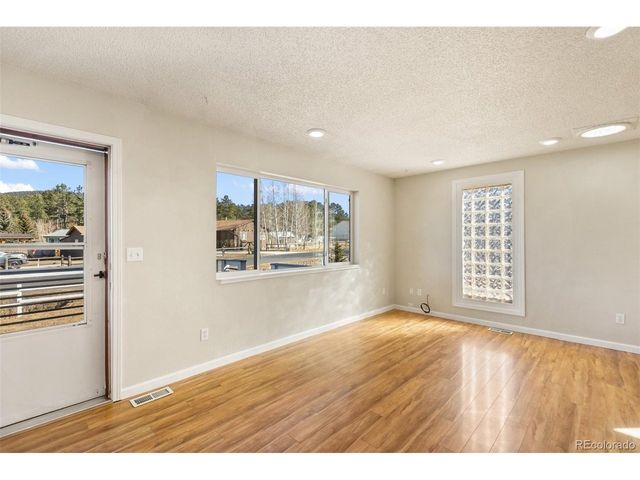 1220 Sundance St, Woodland Park, CO 80863