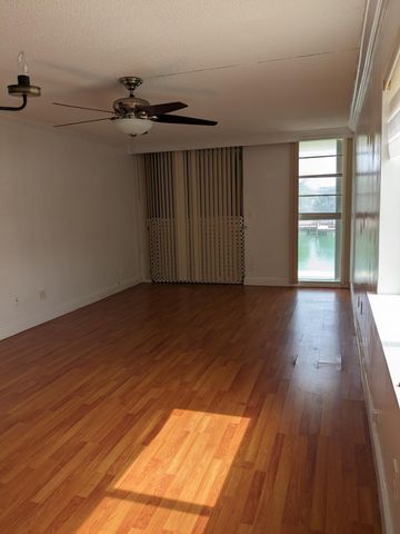 8001 N CRESPI Boulevard 2C, Miami Beach, FL 33141