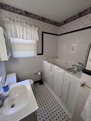 686 W Pine Street, Varnville, SC 29944