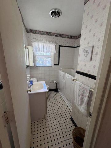 686 W Pine Street, Varnville, SC 29944