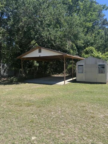 686 W Pine Street, Varnville, SC 29944