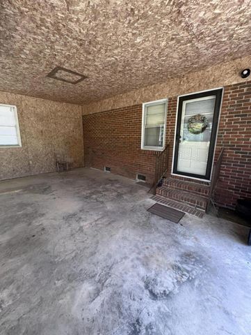 686 W Pine Street, Varnville, SC 29944