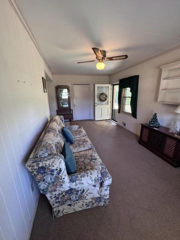 686 W Pine Street, Varnville, SC 29944