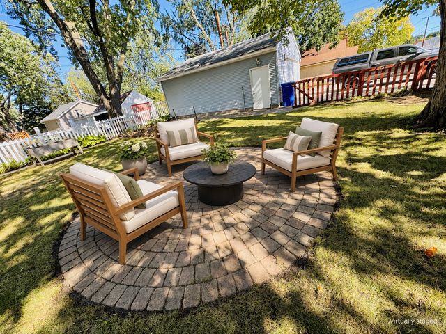 1444 Saint Albans Street N, Saint Paul, MN 55117