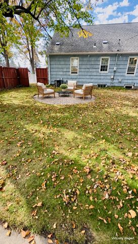 1444 Saint Albans Street N, Saint Paul, MN 55117