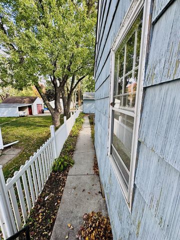 1444 Saint Albans Street N, Saint Paul, MN 55117