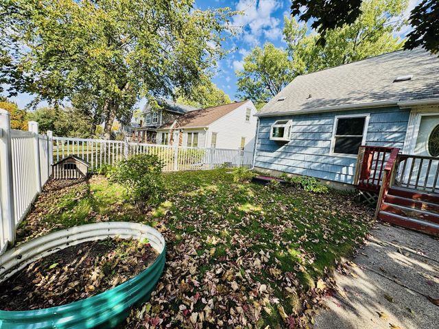 1444 Saint Albans Street N, Saint Paul, MN 55117
