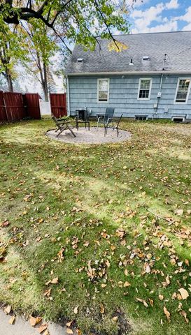 1444 Saint Albans Street N, Saint Paul, MN 55117