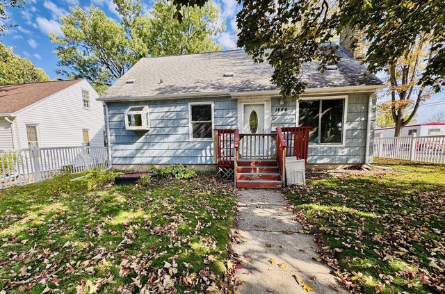 1444 Saint Albans Street N, Saint Paul, MN 55117