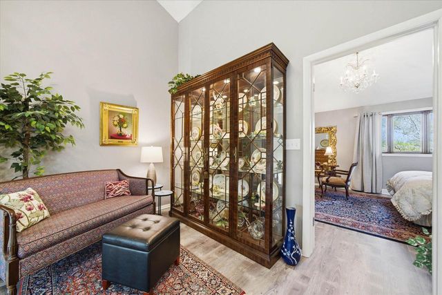 12810 N Colony DRIVE, Mequon, WI 53097