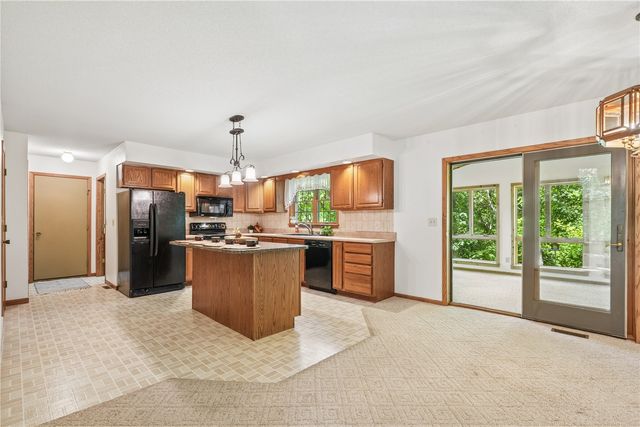 4084 Crest View NE, Solon, IA 52333