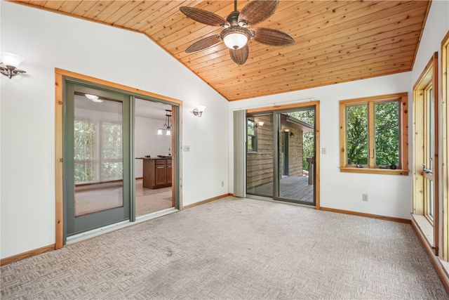 4084 Crest View NE, Solon, IA 52333