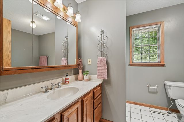 4084 Crest View NE, Solon, IA 52333