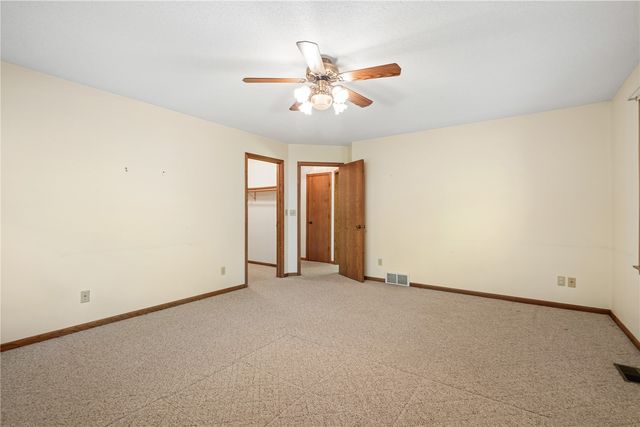 4084 Crest View NE, Solon, IA 52333