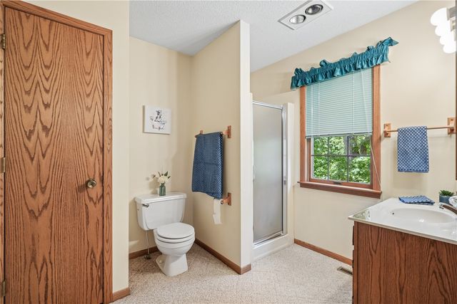 4084 Crest View NE, Solon, IA 52333