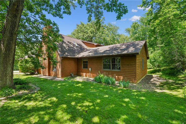 4084 Crest View NE, Solon, IA 52333