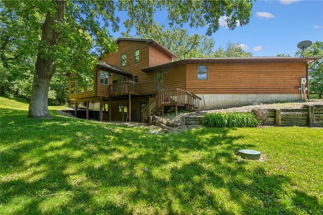 4084 Crest View NE, Solon, IA 52333