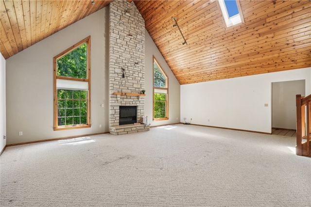4084 Crest View NE, Solon, IA 52333