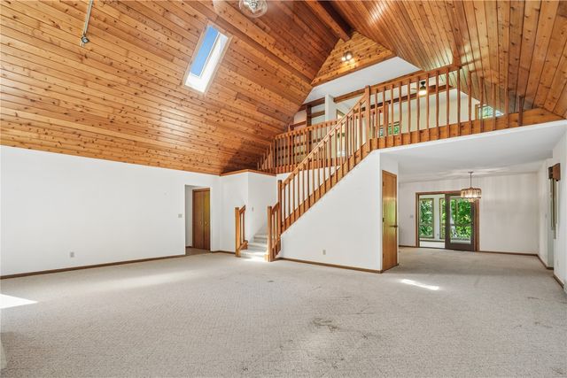 4084 Crest View NE, Solon, IA 52333