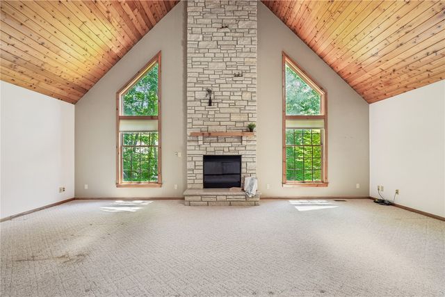 4084 Crest View NE, Solon, IA 52333