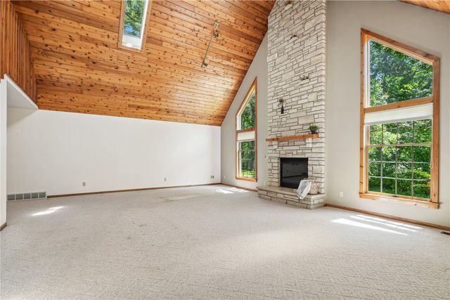 4084 Crest View NE, Solon, IA 52333
