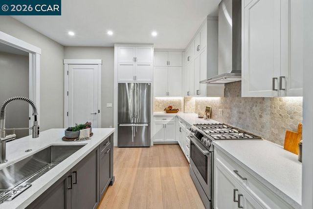 600 Hartz Ave 201, Danville, CA 94526