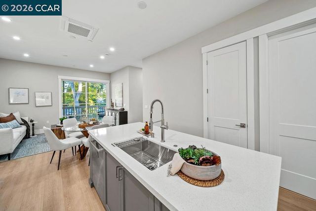 600 Hartz Ave 201, Danville, CA 94526