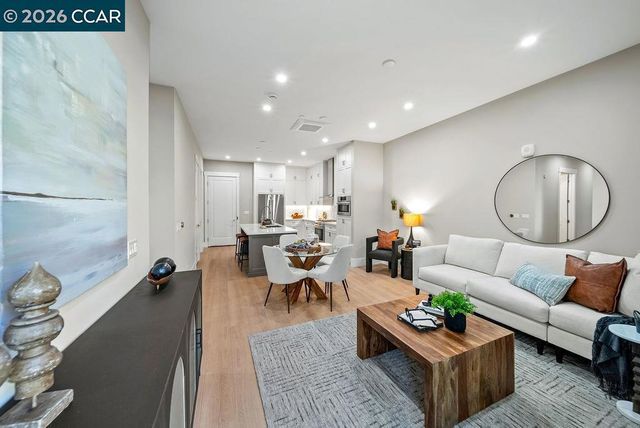 600 Hartz Ave 201, Danville, CA 94526