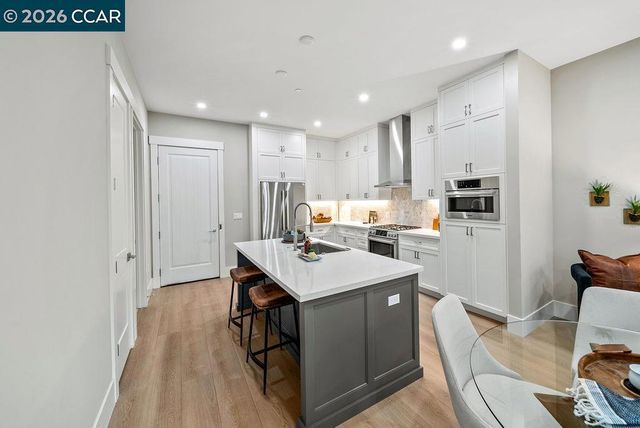 600 Hartz Ave 201, Danville, CA 94526