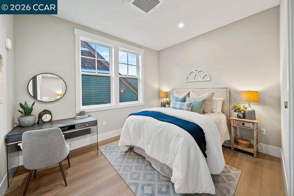 Image 13 of property listing at 600 Hartz Ave 201, Danville, CA 94526