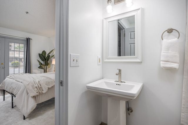1808 State St Apt 113, Nashville, TN 37203