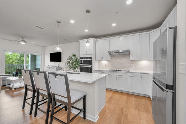 320 Martins Landing 209, North Reading, MA 01864