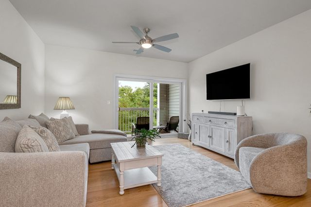 320 Martins Landing 209, North Reading, MA 01864