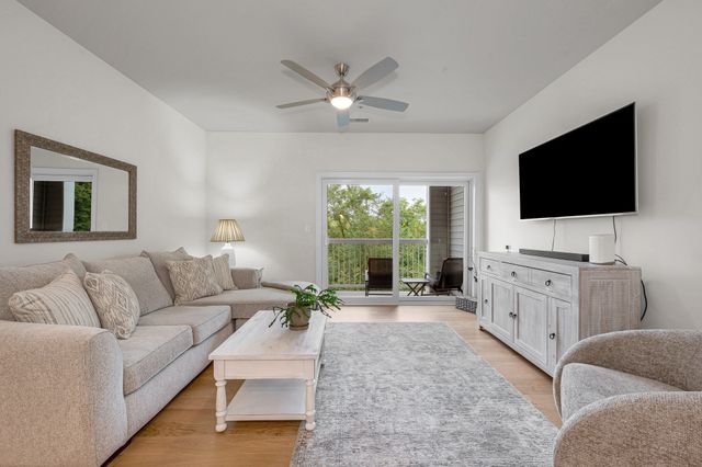 320 Martins Landing 209, North Reading, MA 01864