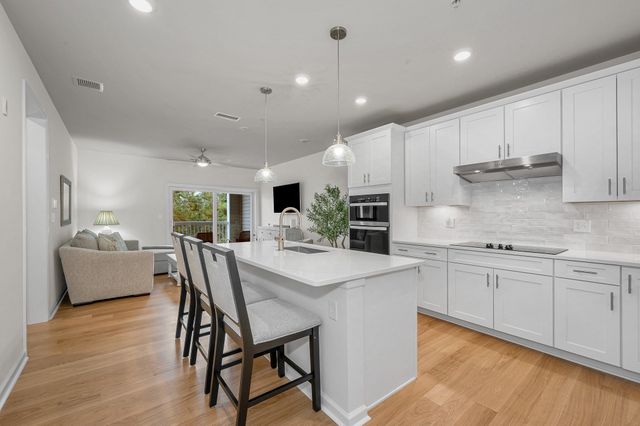 320 Martins Landing 209, North Reading, MA 01864