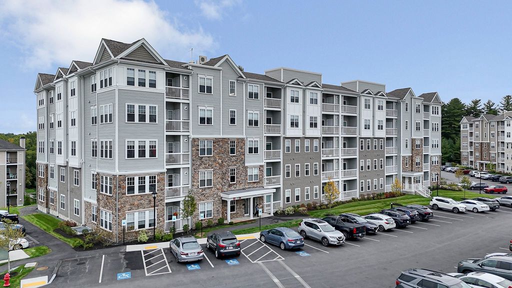320 Martins Landing 209, North Reading, MA 01864