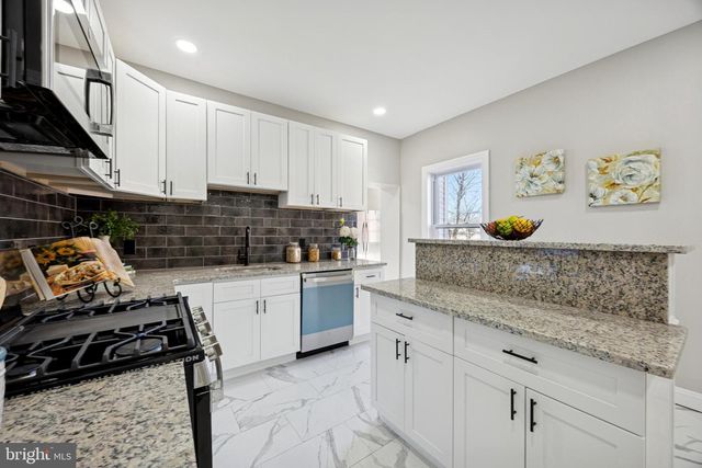 355 HOLMES RD, Holmes, PA 19043