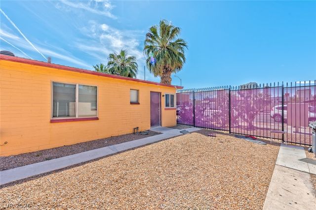 220 North 10th Street 7, Las Vegas, NV 89101