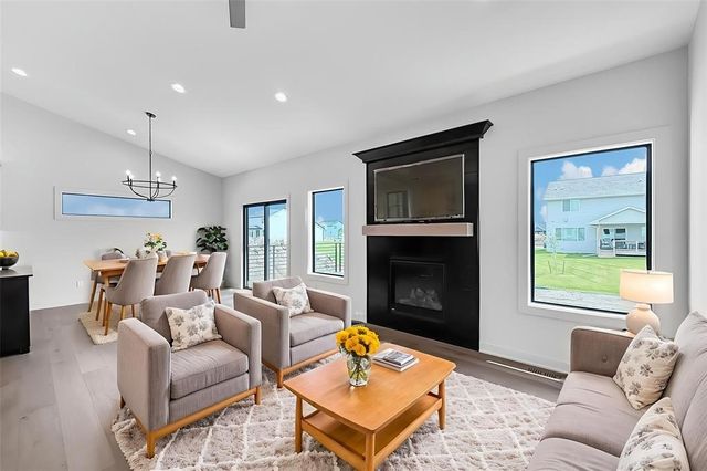 140 NW Crabtree Lane, Waukee, IA 50263