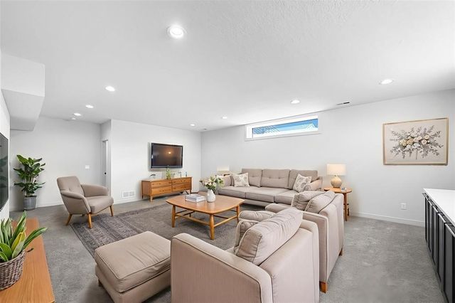 140 NW Crabtree Lane, Waukee, IA 50263