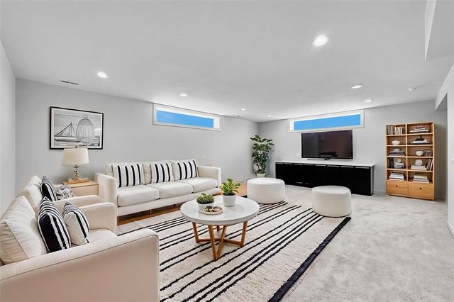 140 NW Crabtree Lane, Waukee, IA 50263