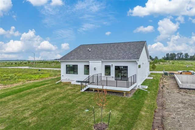 140 NW Crabtree Lane, Waukee, IA 50263