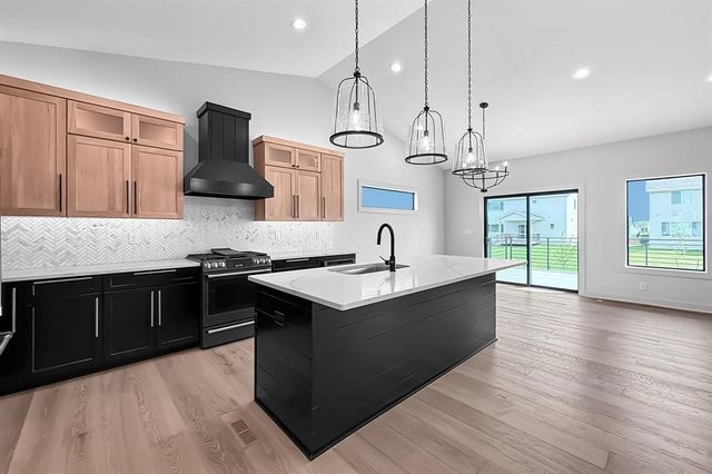 140 NW Crabtree Lane, Waukee, IA 50263